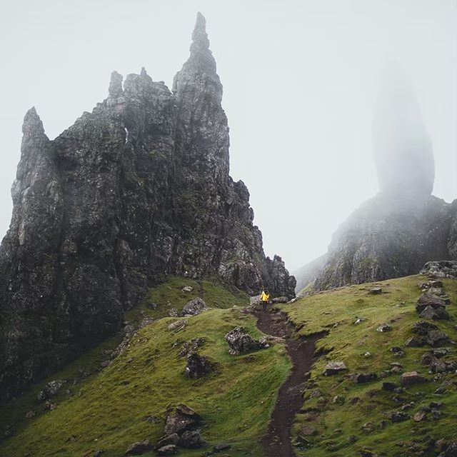 Traversing the moody landscape at the Old Man of Storr in Scotland...
⠀
As I mentioned in the previous post, the temperature and conditions here were very temperamental and subject to change quickly. In this capture, the fog moved in and about five m