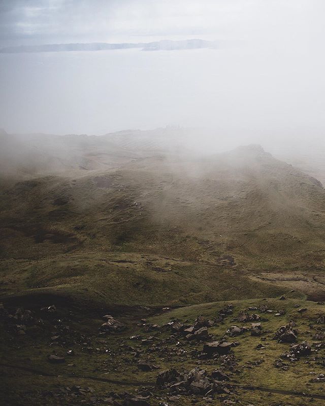 And the fog rolled in...
⠀
Views at the Old Man of Storr, Scotland 🏴󠁧󠁢󠁳󠁣󠁴󠁿