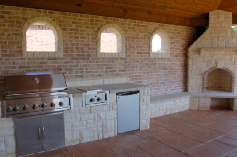 Outdoor_Fireplace_Construction_010.jpg