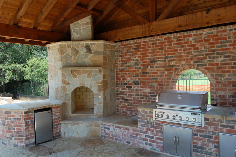 Outdoor_Fireplace_Construction_007.jpg