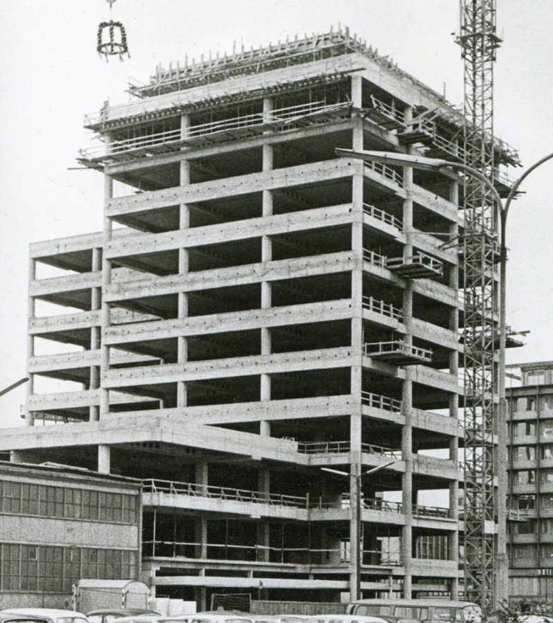 27_Rohbau_1970_120dpi.jpg