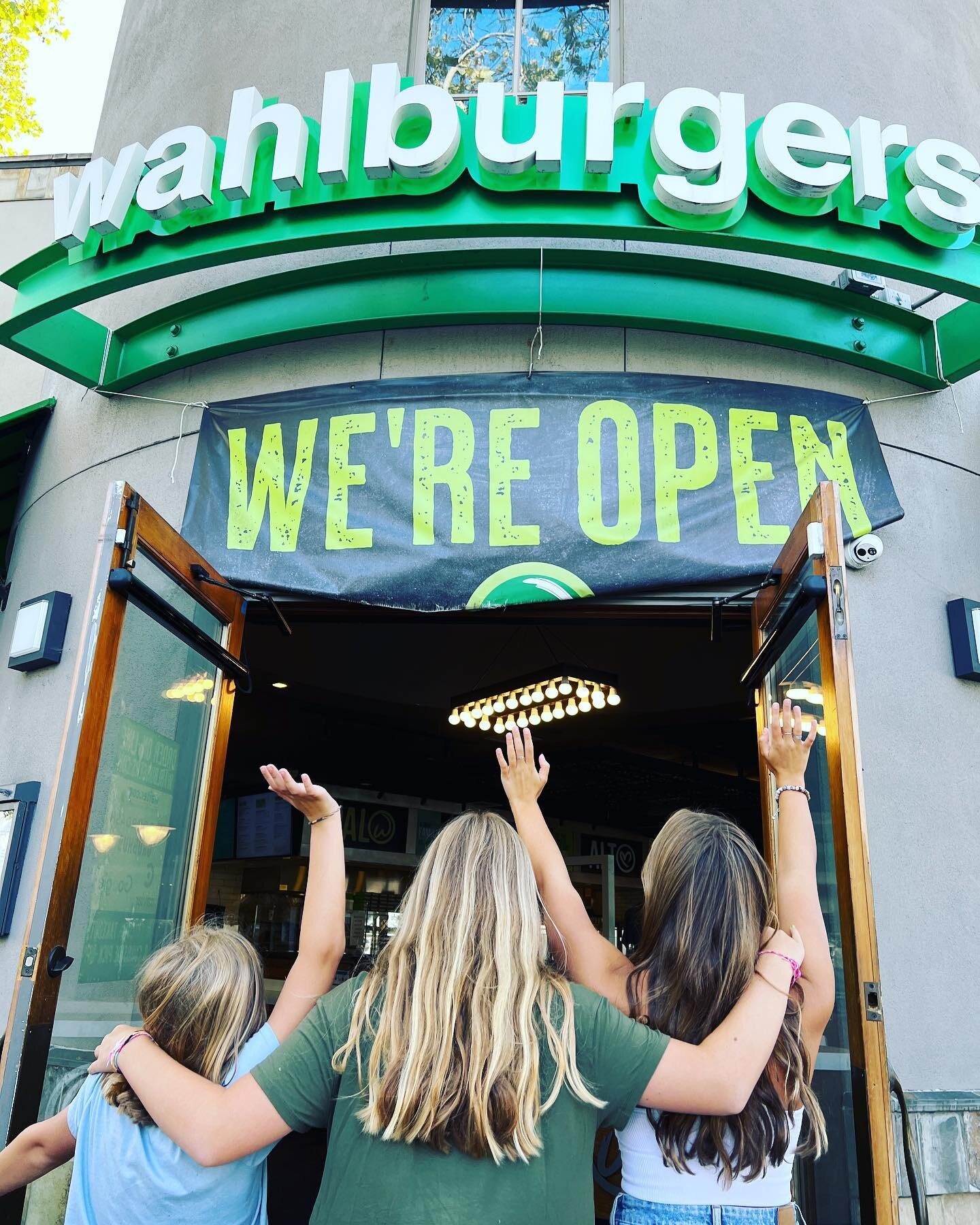 We get a little excited about @wahlburgers. Celebrating first day of six, eighth, and 10th grade! Wahlburgers is our go to for the beginning and end of the year! 
#schoolstarts
.
Kind of wild =two kids in middle school and one in high school. No more