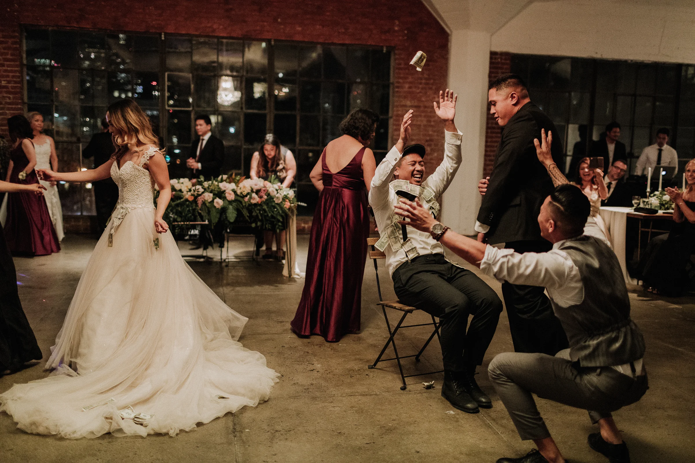 Gretchen Gause Photography | Los Angeles Hudson Loft Wedding #hudsonloft #laweddingphotographer #DTLA #weddingplanning #romanticwedding #rooftopwedding #weddingphotography #weddingdress #moneydance