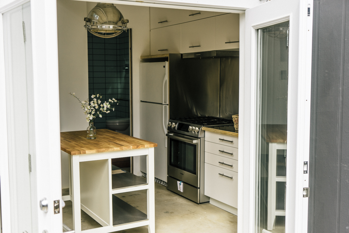 The kitchen spills out to the exterior as well, creating airy and seamless living. 