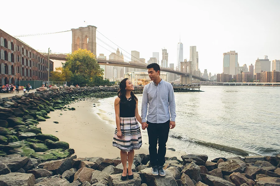 ELIZA-DAVID-NYC-BROOKLYN-BRIDGE-PARK-ENGAGEMENT-SESSION-CYNTHIACHUNG-0022.jpg
