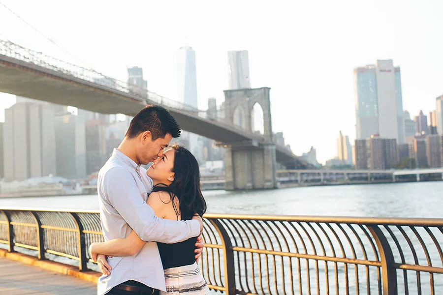 ELIZA-DAVID-NYC-BROOKLYN-BRIDGE-PARK-ENGAGEMENT-SESSION-CYNTHIACHUNG-0031.jpg