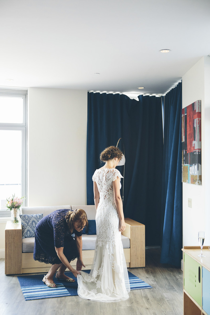 NEW-YORK-CITY-WEDDING-PHOTOGRAPHER-INTIMATE-WEDDING-NEW-LEAF-FORT-TRYON-PARK-UPPER-WEST-SIDE-NYC-ELOPEMENT-BROOKLYN-PROMENADE-CITYHALL-MANHATTAN-BROOKLYN-WEDDING-PHOTOGRAPHY-LAURENERIC-0008.jpg