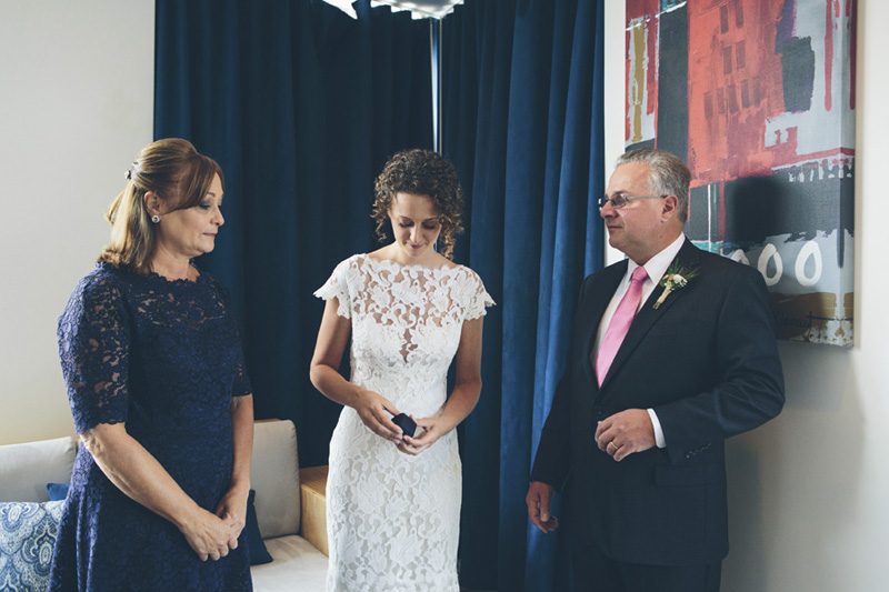 NEW-YORK-CITY-WEDDING-PHOTOGRAPHER-INTIMATE-WEDDING-NEW-LEAF-FORT-TRYON-PARK-UPPER-WEST-SIDE-NYC-ELOPEMENT-BROOKLYN-PROMENADE-CITYHALL-MANHATTAN-BROOKLYN-WEDDING-PHOTOGRAPHY-LAURENERIC-0009.jpg