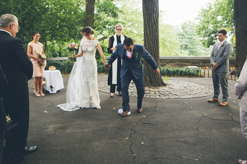 NEW-YORK-CITY-WEDDING-PHOTOGRAPHER-INTIMATE-WEDDING-NEW-LEAF-FORT-TRYON-PARK-UPPER-WEST-SIDE-NYC-ELOPEMENT-BROOKLYN-PROMENADE-CITYHALL-MANHATTAN-BROOKLYN-WEDDING-PHOTOGRAPHY-LAURENERIC-0043.jpg