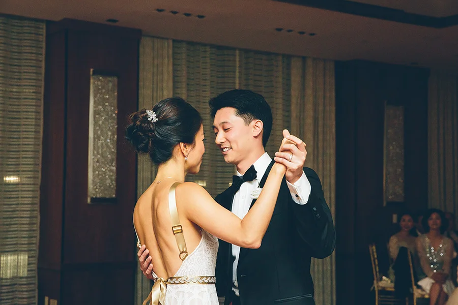NEW-YORK-CITY-WEDDING-PHOTOGRAPHER-INTIMATE-WEDDING-DOMINICK-HOTEL-SOHO-WEDDING-TRIBECA-WEST-VILLAGE-monique-lhuillier-WEDDING-DRESS-ELOPEMENT-BROOKLYN-PROMENADE-CITYHALL-MANHATTAN-BROOKLYN-WEDDING-PHOTOGRAPHY-LAURENERIC-0072.jpg