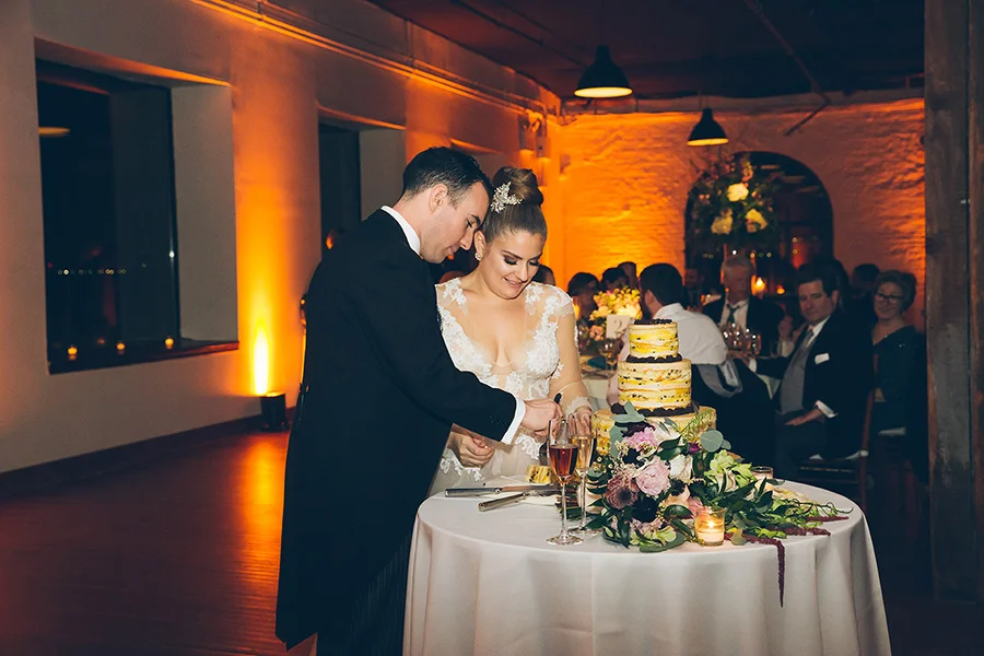 ALEXANDRA-MICHAEL-NYC-WEDDING-LIBERTY-WAREHOUSE-BROOKLYN-RECEPTION-CYNTHIACHUNG-10288.jpg