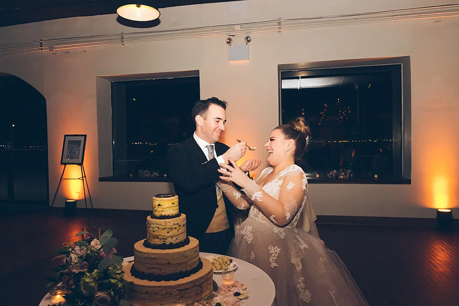 ALEXANDRA-MICHAEL-NYC-WEDDING-LIBERTY-WAREHOUSE-BROOKLYN-RECEPTION-CYNTHIACHUNG-10279.jpg