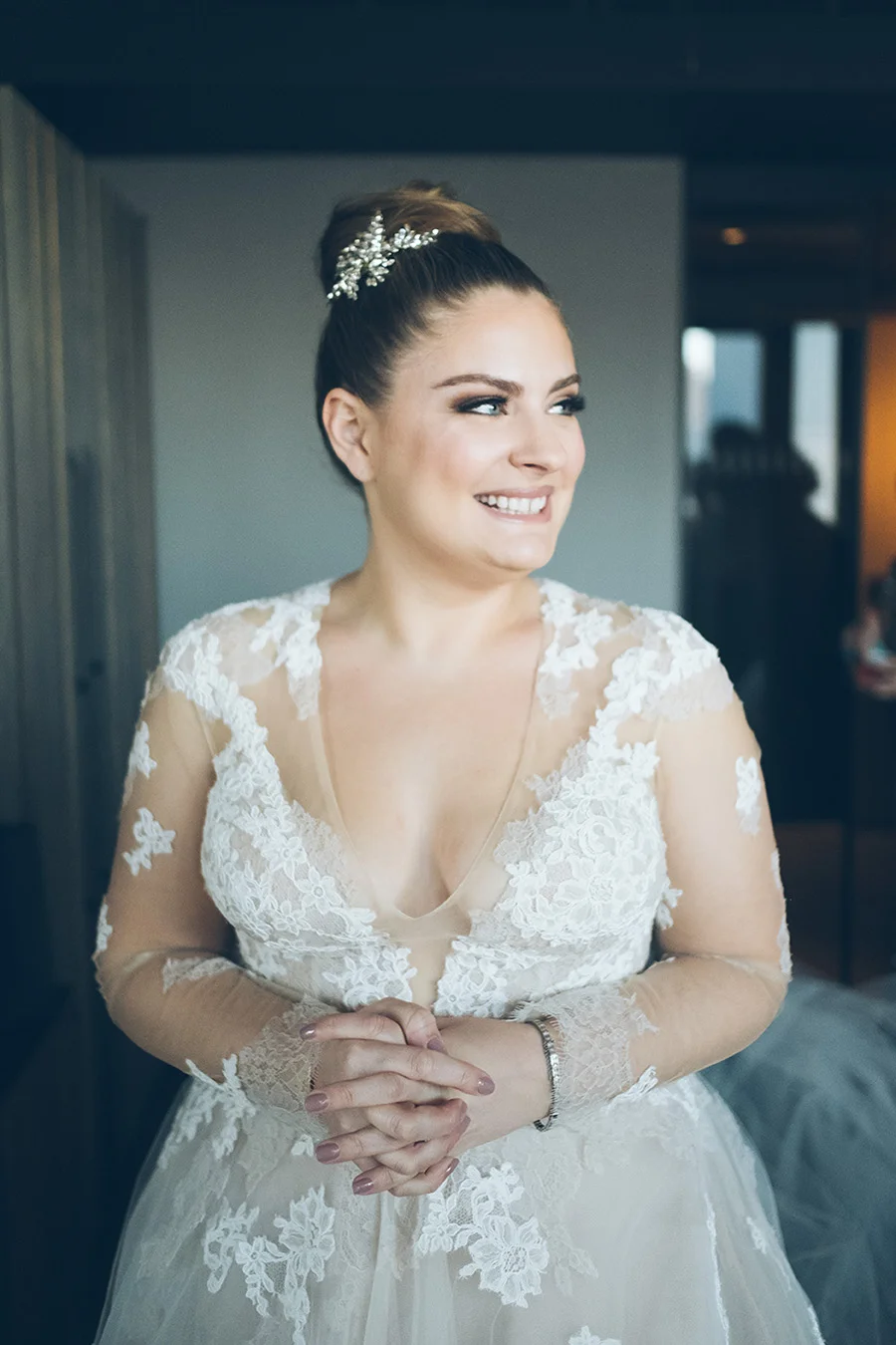 ALEXANDRA-MICHAEL-NYC-WEDDING-LIBERTY-WAREHOUSE-BROOKLYN-PREP-CYNTHIACHUNG-0190.jpg