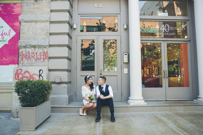 NEW-YORK-CITY-WEDDING-PHOTOGRAPHER-NY-CITYHALL-ELOPEMENT-ENGAGEMENT-PHOTOGRAPHY-INTIMATE-WEDDING-BROOKLYN-SOHO-GRAFFITI-URBAN-WEDDING-STYLE-009.jpg