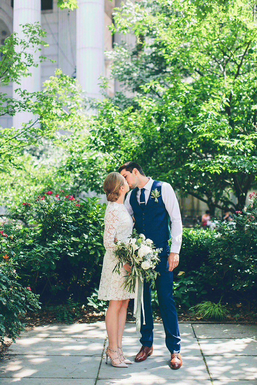NYC-WEDDING-PHOTOGRAPHER-NY-CITYHALL-DESTINATION-ELOPEMENT-INTIMATE-WEDDING-CENTRAL-PARK-BROOKLYN-WEDDING-WILLIAMSBURG-SOHO-CHELSEA-THE-HIGH-LINE-065.gif