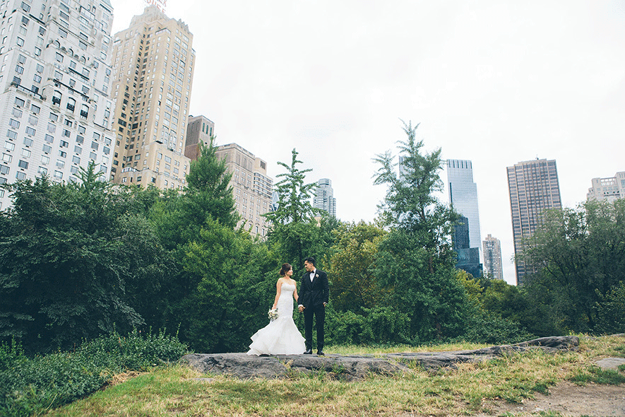 NYC-WEDDING-PHOTOGRAPHER-NY-CITYHALL-INTIMATE-WEDDING-BROOKLYN-WEDDING-IL-BASTARDO-NYC-RESTURANT-WEDDING-THE-WARWICK-HOTEL-CENTRAL-PARK-019.gif