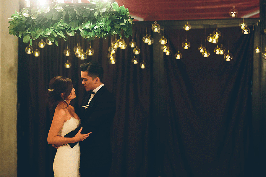 NYC-WEDDING-PHOTOGRAPHER-NY-CITYHALL-INTIMATE-WEDDING-BROOKLYN-WEDDING-IL-BASTARDO-NYC-RESTURANT-WEDDING-THE-WARWICK-HOTEL-CENTRAL-PARK-020.gif