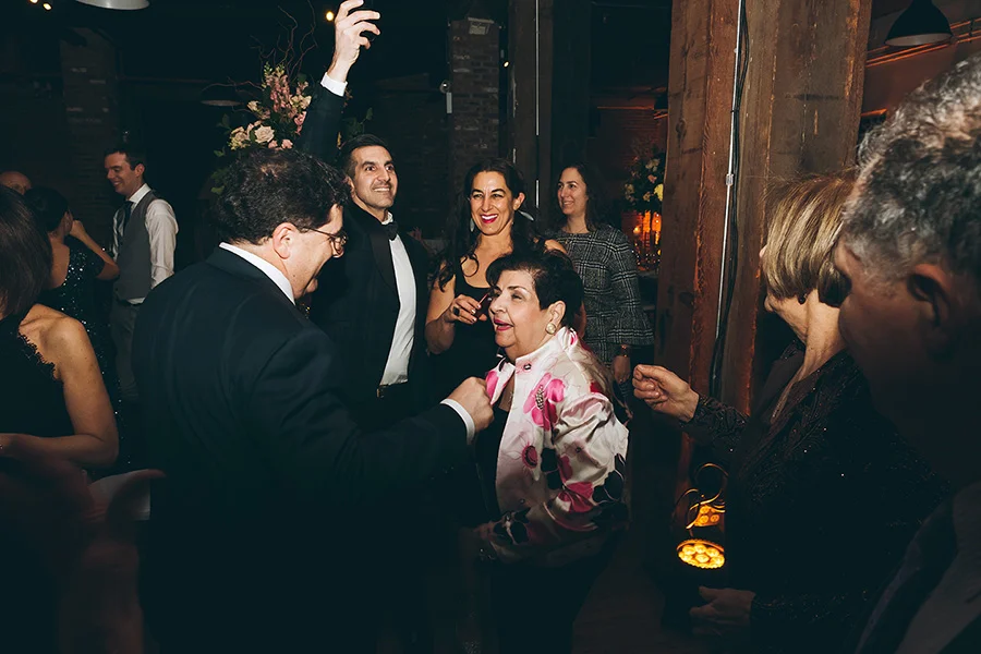 ALEXANDRA-MICHAEL-NYC-WEDDING-LIBERTY-WAREHOUSE-BROOKLYN-RECEPTION-CYNTHIACHUNG-10111.jpg