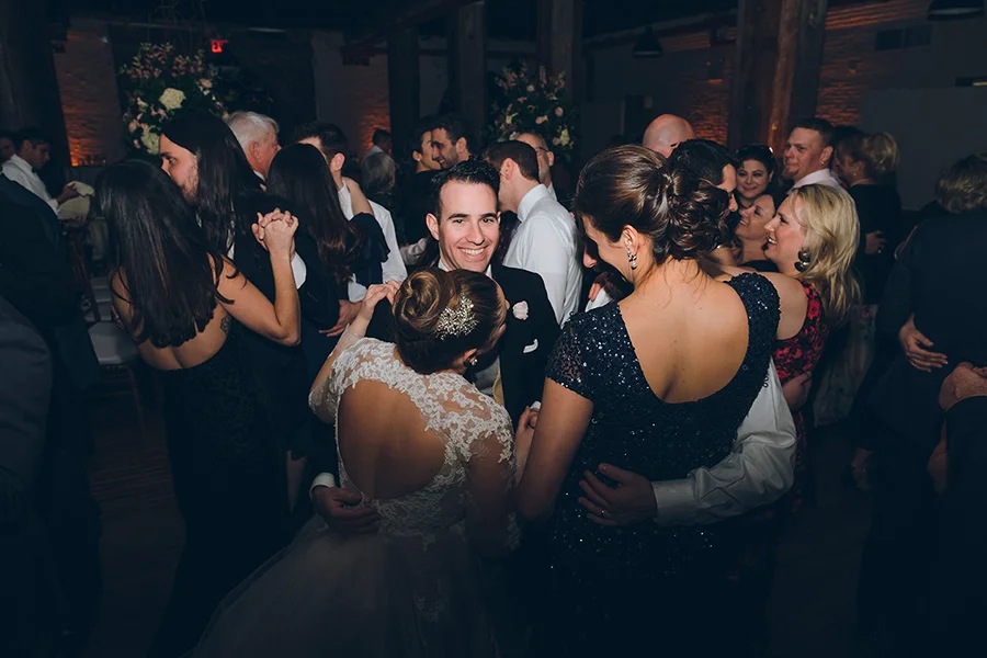 ALEXANDRA-MICHAEL-NYC-WEDDING-LIBERTY-WAREHOUSE-BROOKLYN-RECEPTION-CYNTHIACHUNG-10062.jpg