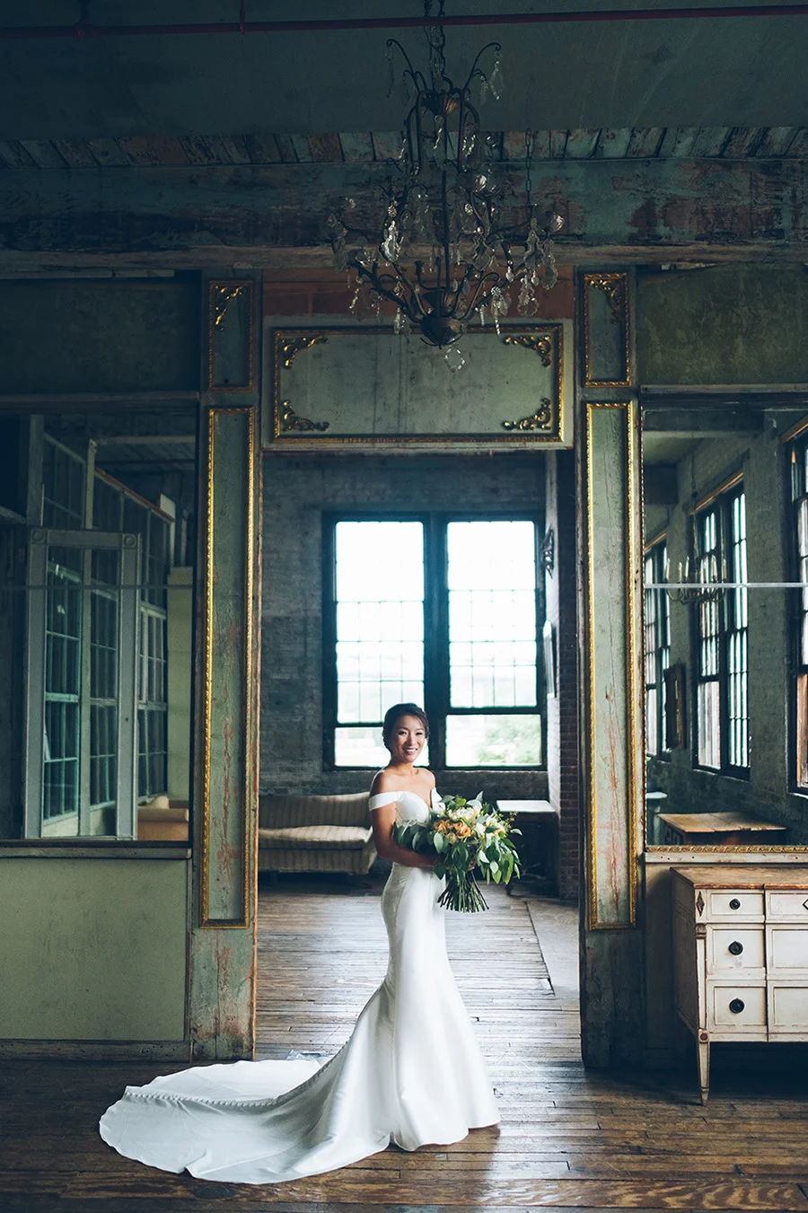 LIN-JOEY-NYC-WEDDING-METROPOLITANBUILDING-BRIDEPREP-CYNTHIACHUNG-0255.jpg