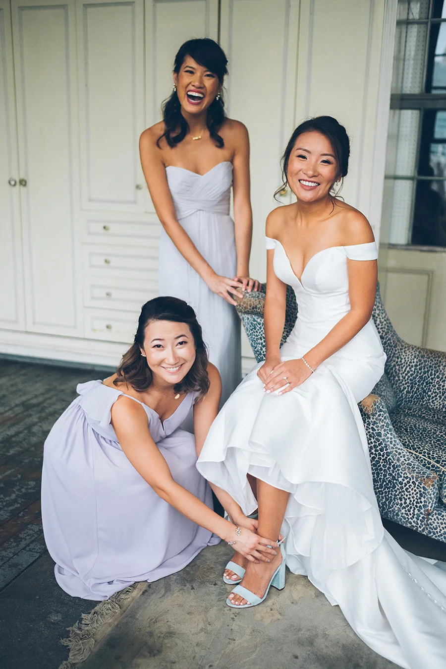 LIN-JOEY-NYC-WEDDING-METROPOLITANBUILDING-BRIDEPREP-CYNTHIACHUNG-0247.jpg