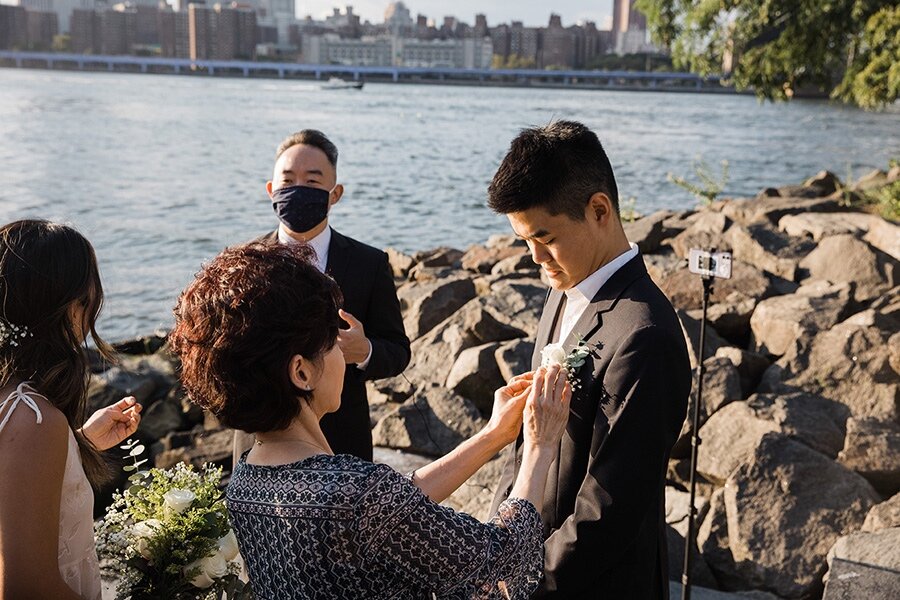 NYC-BROOKLYN-BRIDGE-PARK-DUMB0ELOPEMENT-INTIMATE-WEDDING-CEREMONY-CONBON-0016.jpg