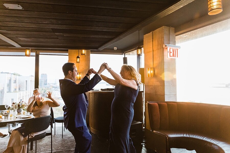 NYC-ELOPEMENT-MICRO-WEDDING-1-HOTEL-BROOKLYN-BRIDGE-DUMBO-ENGAGEMENT-PHOTOS-0107.jpg