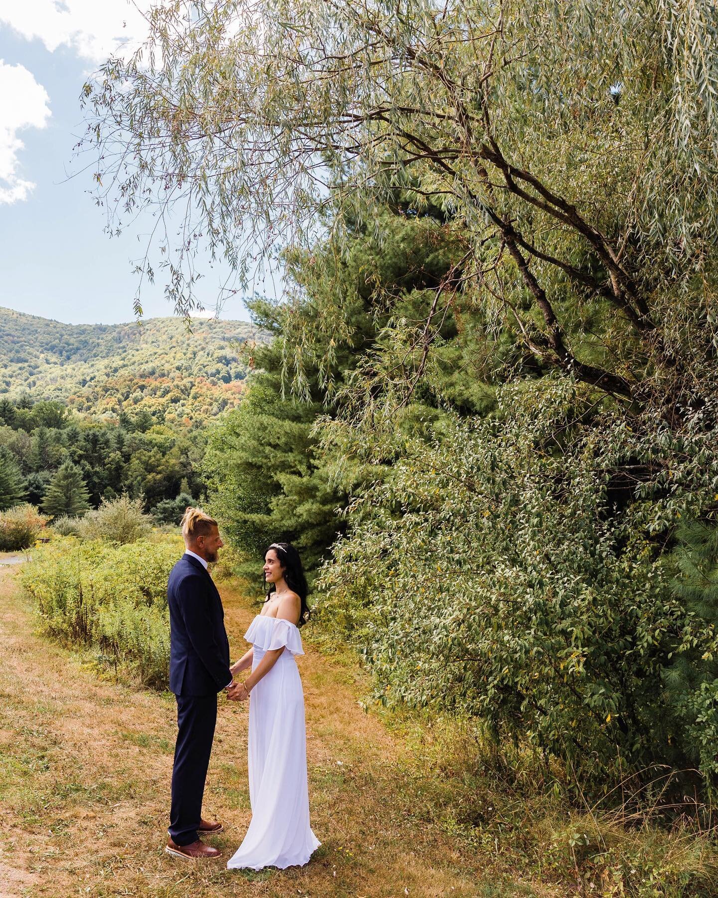 A little snippet from last weekend ✨ The gorgeous rolling hills of the Catskills! 

#catskills #nyelopement #hudsonvalleyelopement