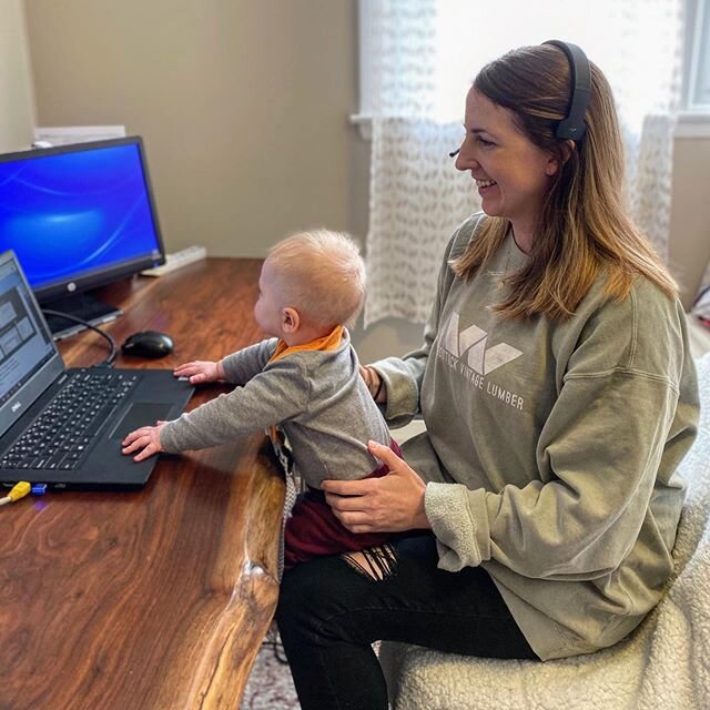 Anyone else rockin&rsquo; their Woodstock gear working from home?! (Name a comfier sweatshirt.... we&rsquo;ll wait...)
⠀⠀⠀⠀⠀⠀⠀⠀⠀⠀⠀⠀
Bonus if you are working at a Woodstock desk like this adorable duo 🤗 #WFHlife