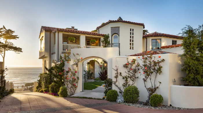 Spanish Colonial Revival house on Chislehurst Drive in Los Feliz, Los Angeles
