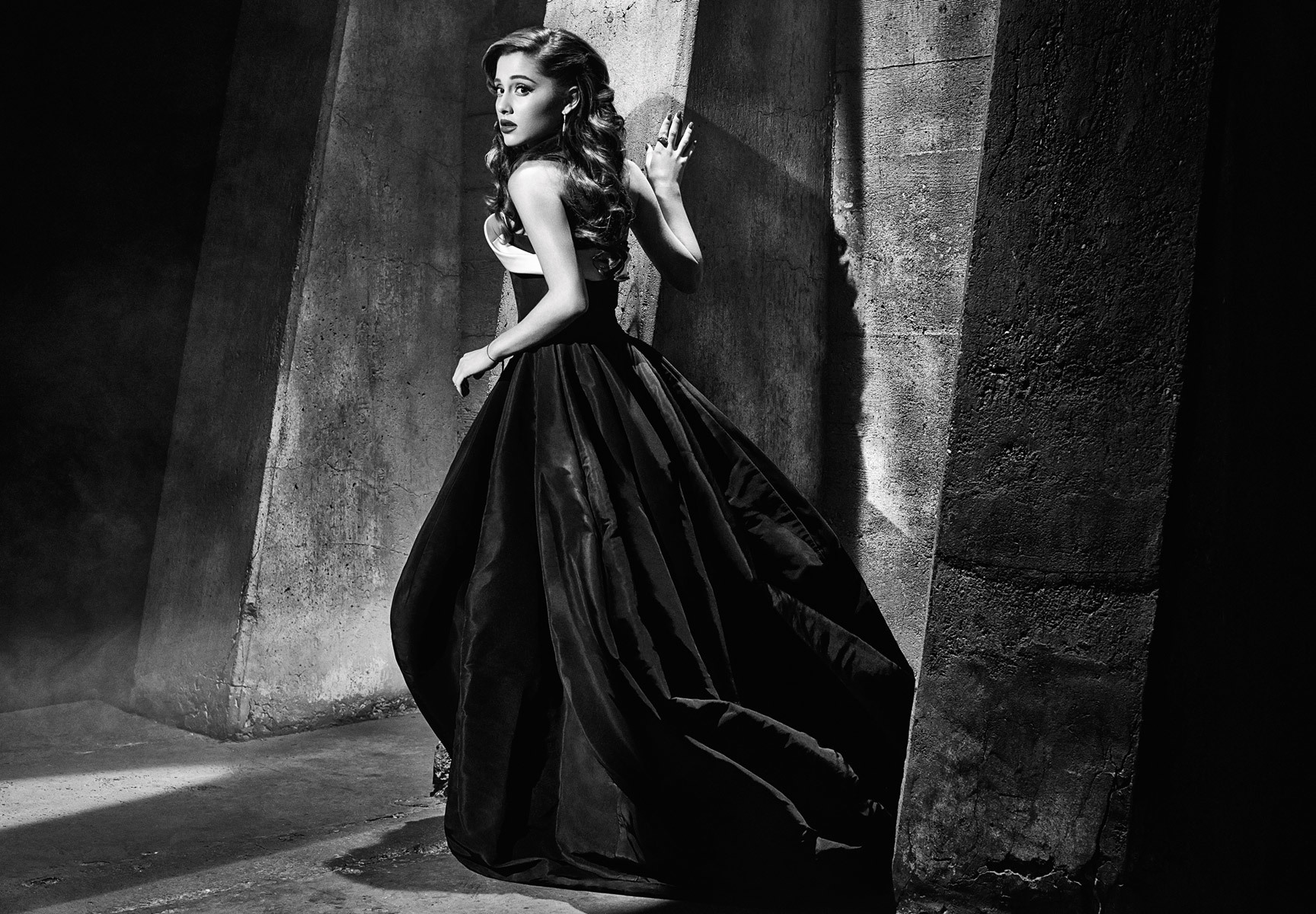 ariana-grande_02-shot2_285.jpeg