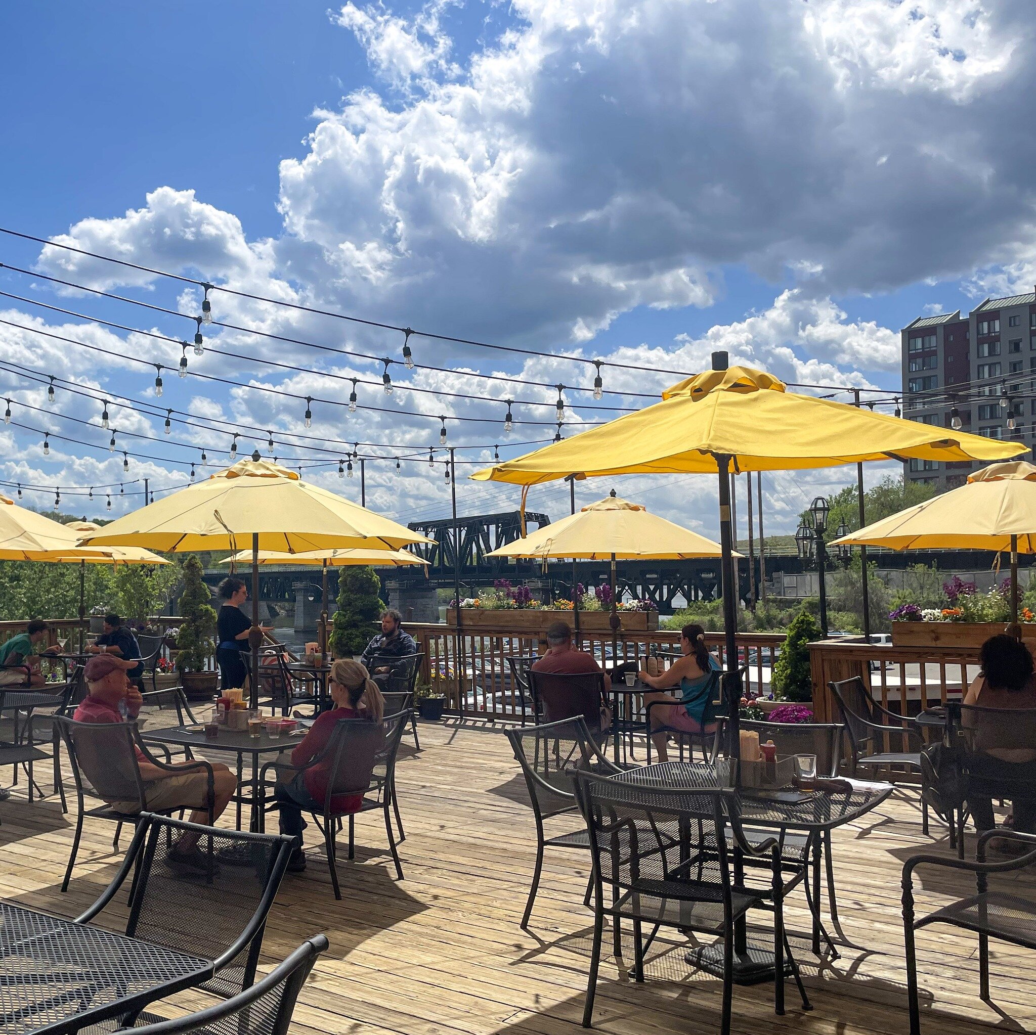 Lovely back deck weather!
#decklife #dineonourdeck #outdoorlunch #haverhill #tapbrewingcompany