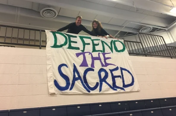  Don Shaffer, San Francisco, Michelle Long, Bellingham, WA, hanging banner made by Michelle's daughter, Lu. 