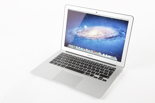 Macbook Air 13" com case e adaptador hdmi - Vendido :) 128 GB - Mid 2012 R$3.200,00