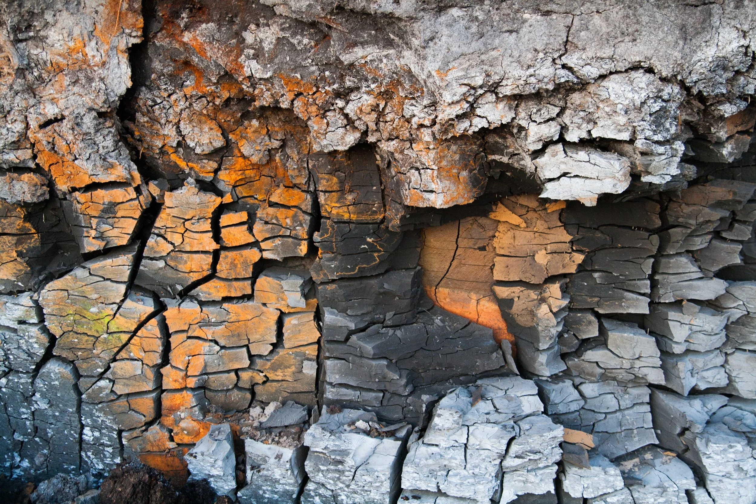 broken-clay-close-up-838981.jpg