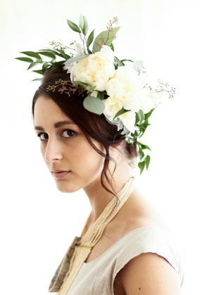  Gabby Taylor modeling a beautiful floral headpiece created by Camrose Hill Flowers. &nbsp;&nbsp; 