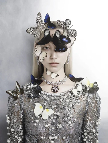 201209_VOGUEGIOIELLO_KMACKINTOSH_AUR_DMG_01.jpg