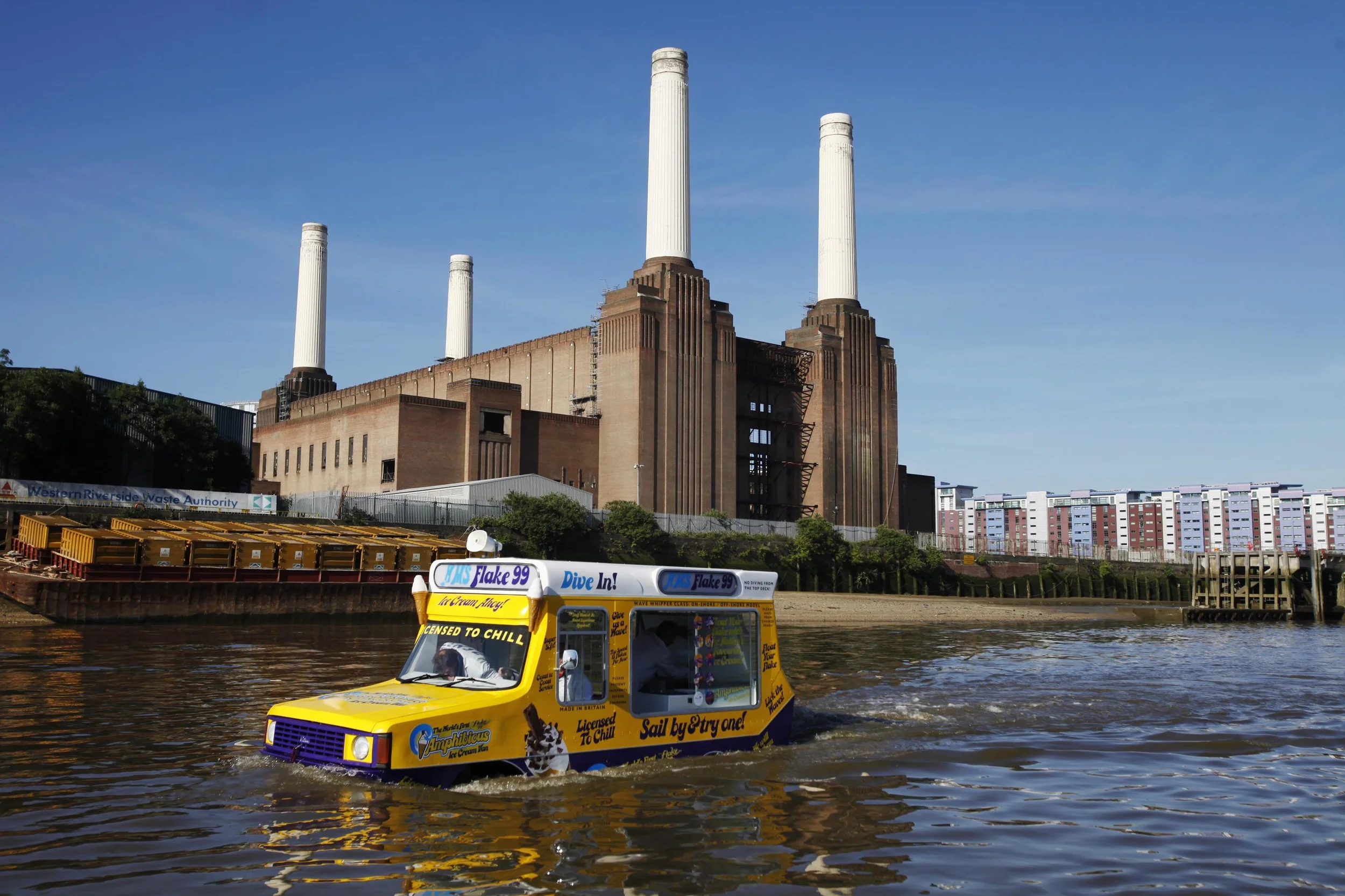 AMPHIBIOUS ICE CREAM VAN, BATTERSEA, 2011.JPG