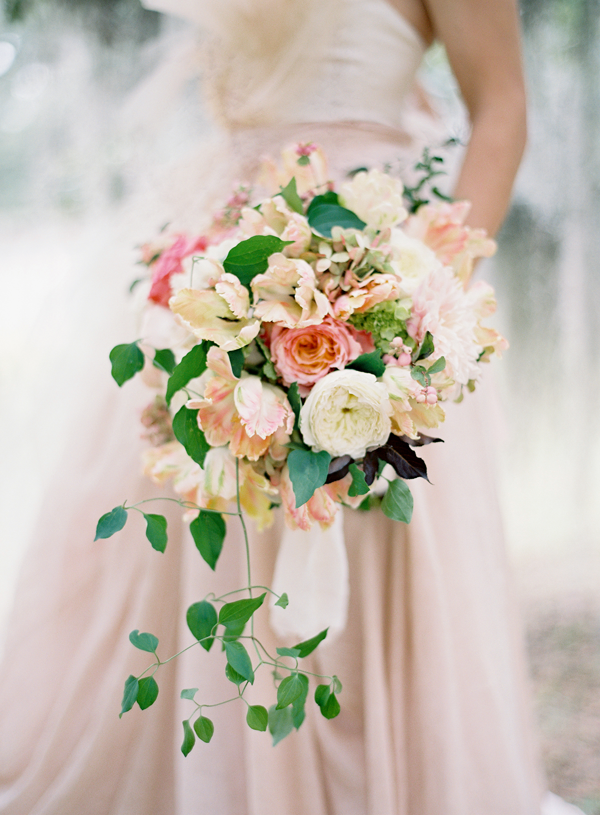 peach-wedding-bouquets.png