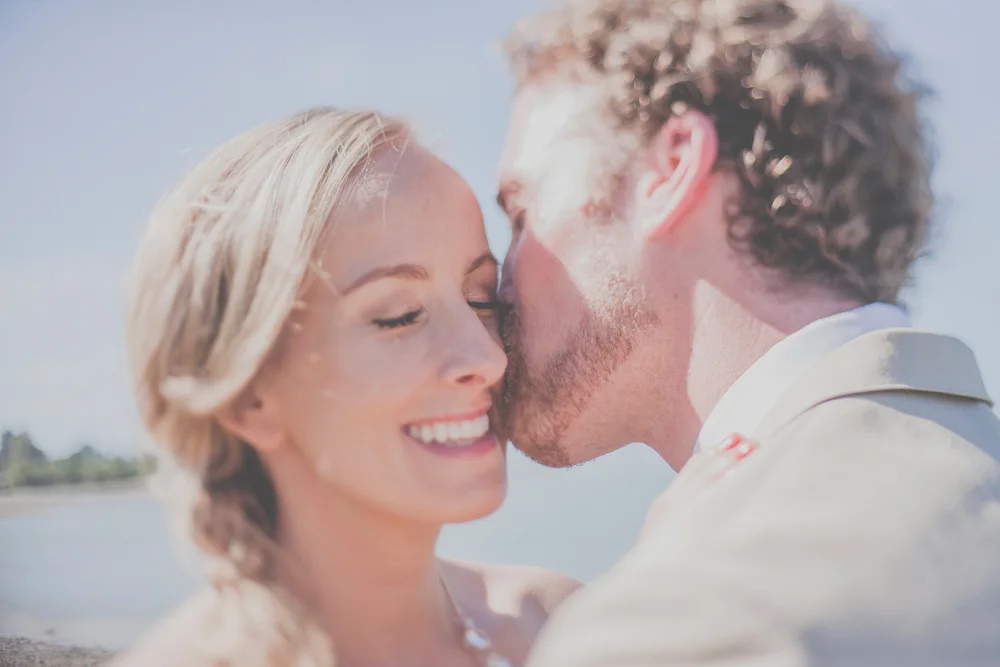 Nelson wedding at Neudorf Vineyards. Wedding photography by Jenny Siaosi.