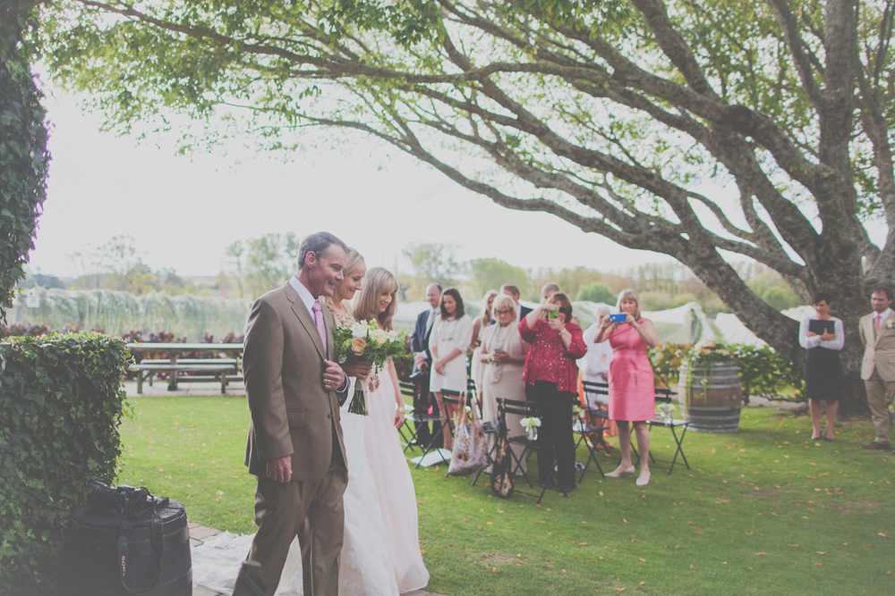 Nelson wedding at Neudorf Vineyards. Wedding photography by Jenny Siaosi.