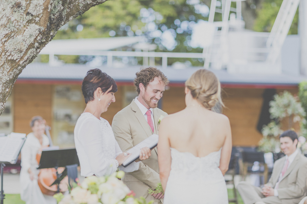 Nelson wedding at Neudorf Vineyards. Wedding photography by Jenny Siaosi.