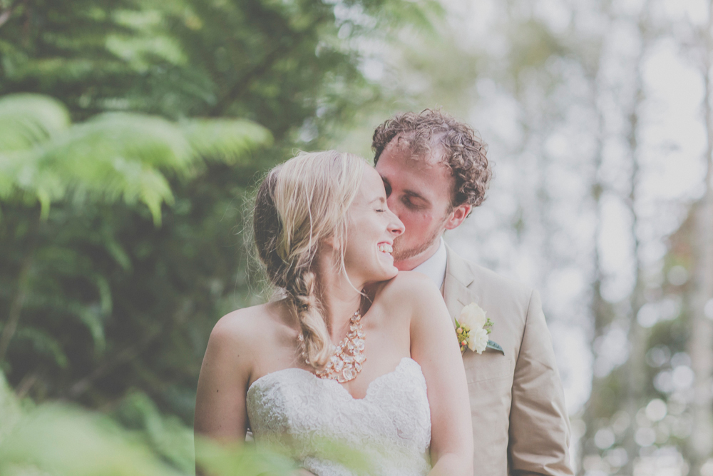 Nelson wedding at Neudorf Vineyards. Wedding photography by Jenny Siaosi.