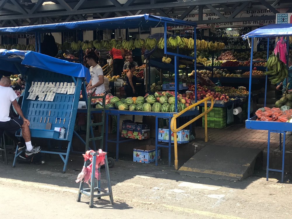  A market in Cartago 