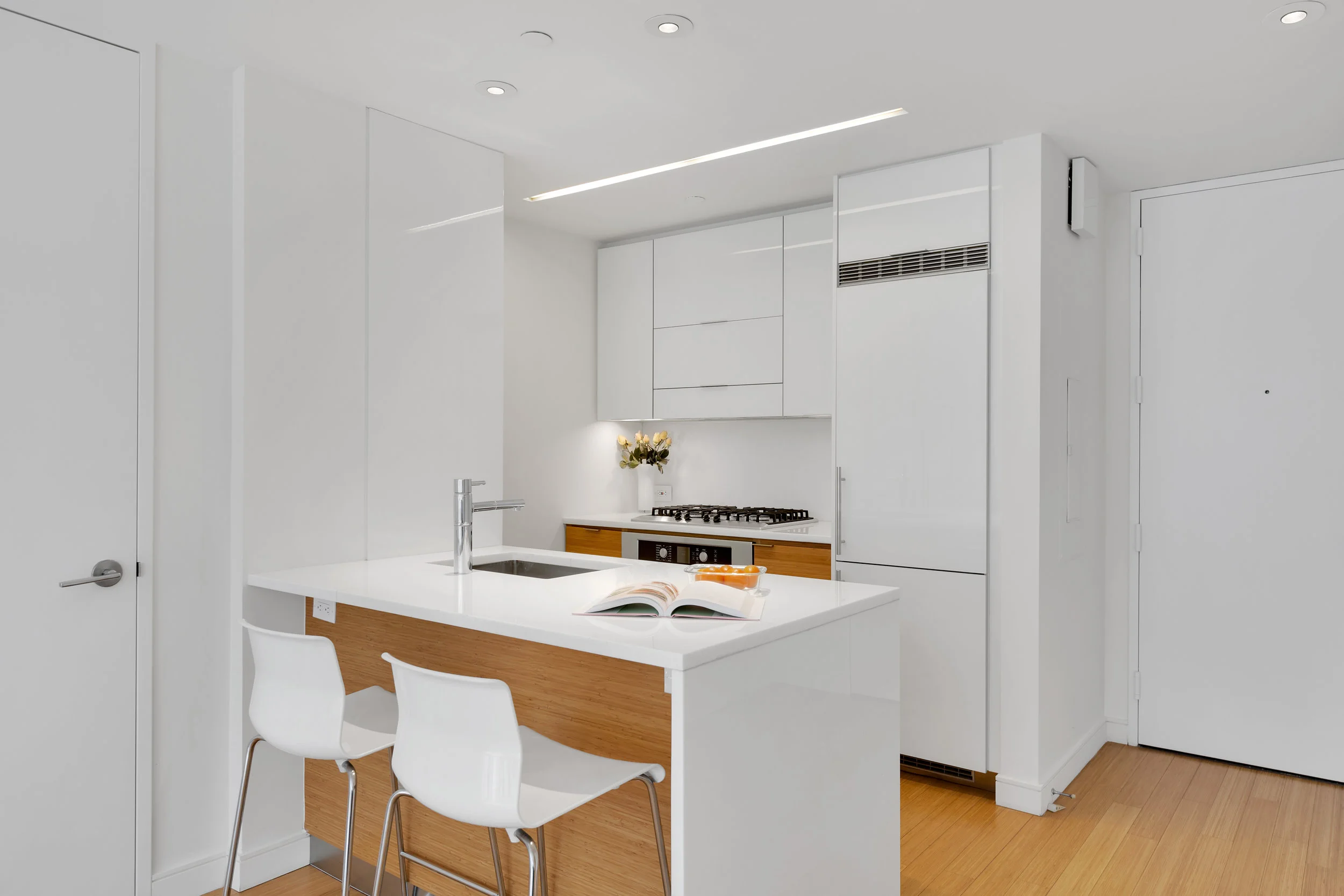 303E33_6M_Kitchen.jpg