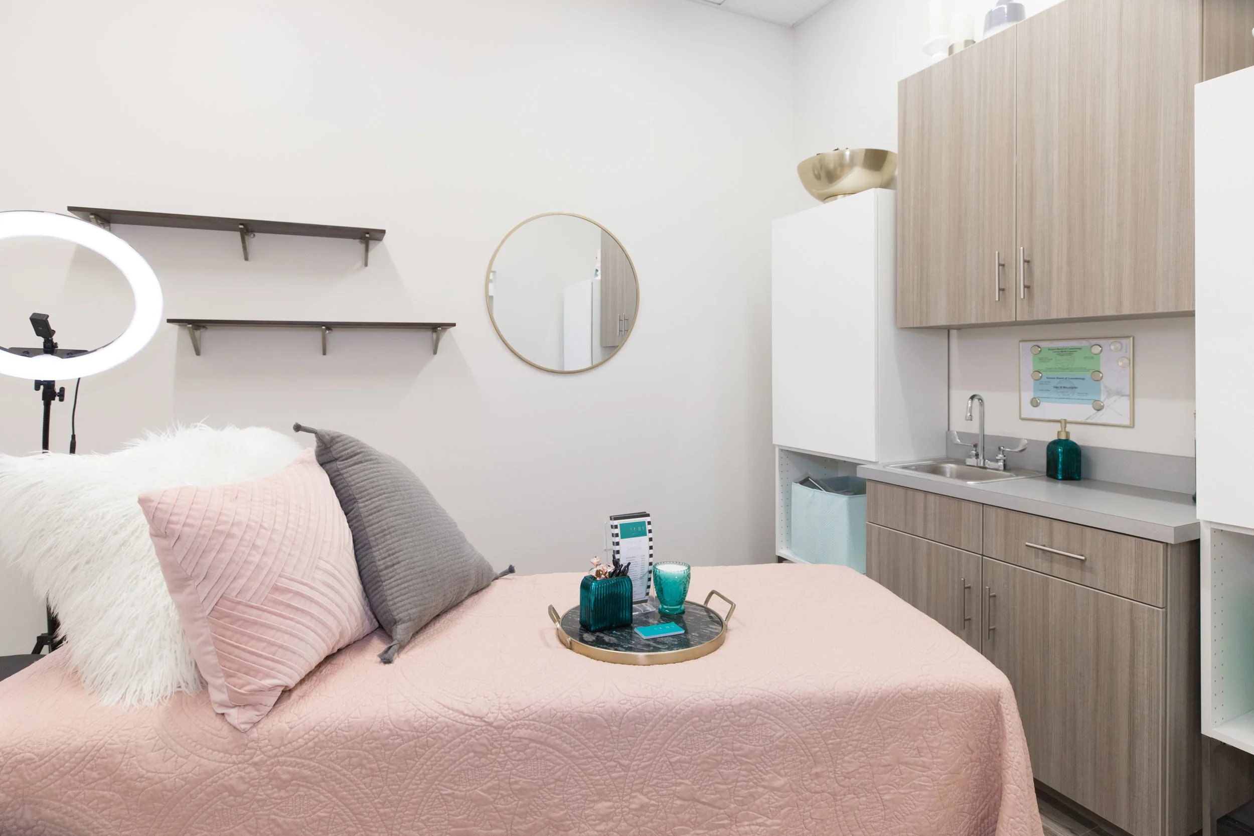 SIMPLYkcMag_8.19_Infocus_BluSkySalonSuites_Photo4_PhotoCreditJamiMarshall.jpg
