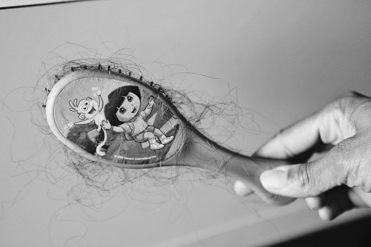 About 3 weeks into the initial intense chemo treatment we noticed this happening quite quickly with Des's hair.