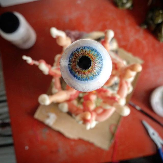 First coat of paint done😄 Needs more work but you can see where it's going. 😅😉😇
.
.
.
.
.
.
#badpuns #wip #progress #inprogress #daily #instadaily #contemporaryart #eye #studio ##eyebrows #horror #lowbudget #paintjob #grotesque #gross #