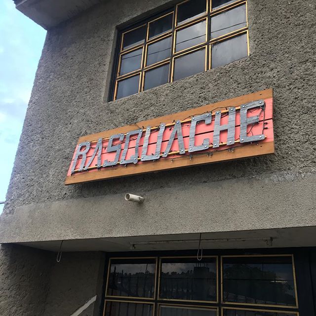 We made it to @rasquacheresidency So honored to be here, really missing you @david_cuatlacuatl wish you were here with us. Coapan is beautiful, it's great meeting @chilaquiles_verdes @lizchenevey @spoonmami! .
.
.
.
#artresidency #mexico @lizastudio 