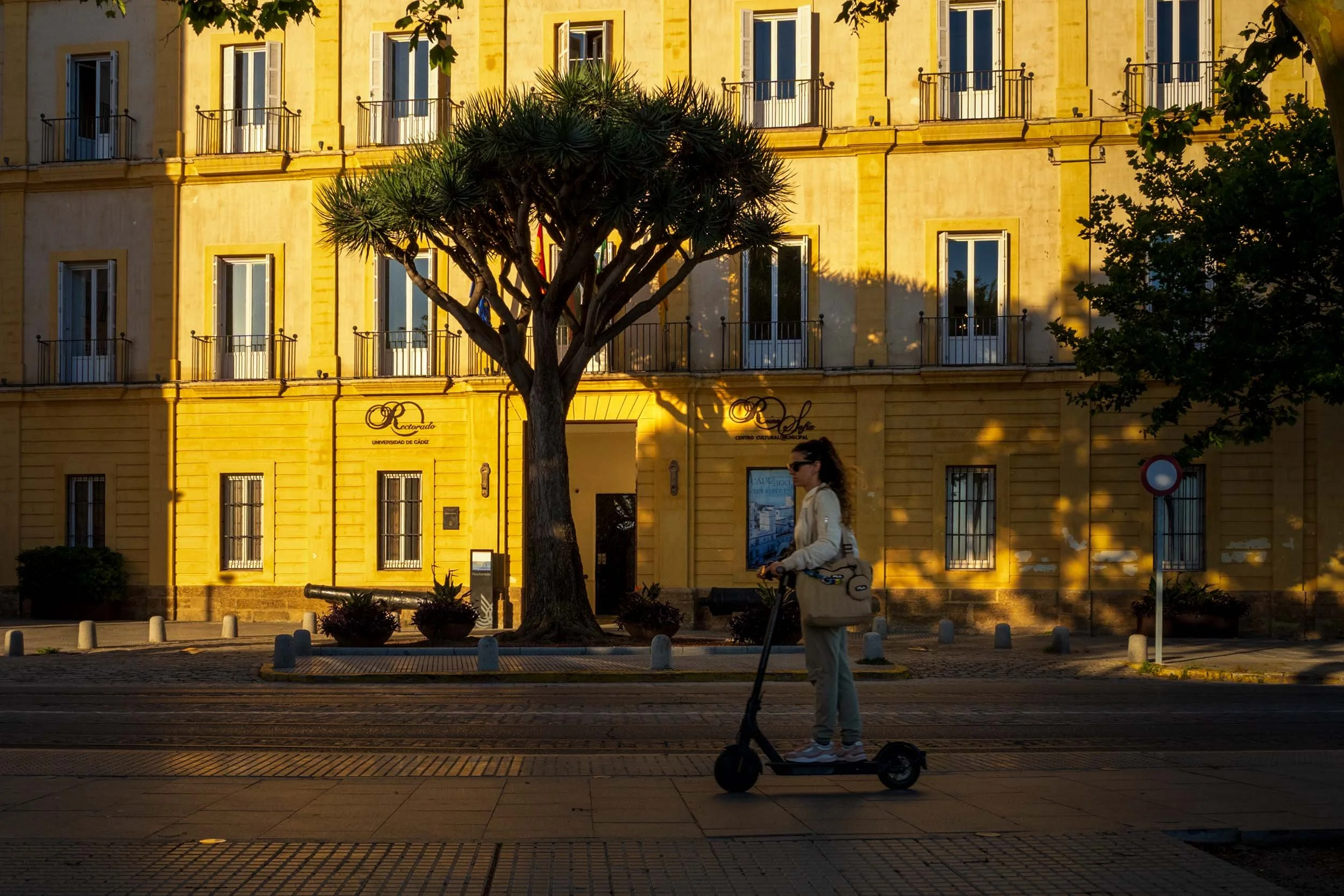 electric scooter Cadiz Spain, Universidad de Cadiz historic building, urban mobility Andalusia